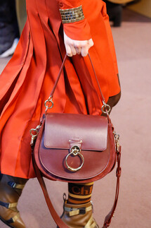 Details Chloé Fall 2018 Ready-to-Wear , Детали коллекции Хлоя осень зима 2018 , Fashion show , неделя моды в Париже , PFW , Paris Fashion Week , Mainstyles